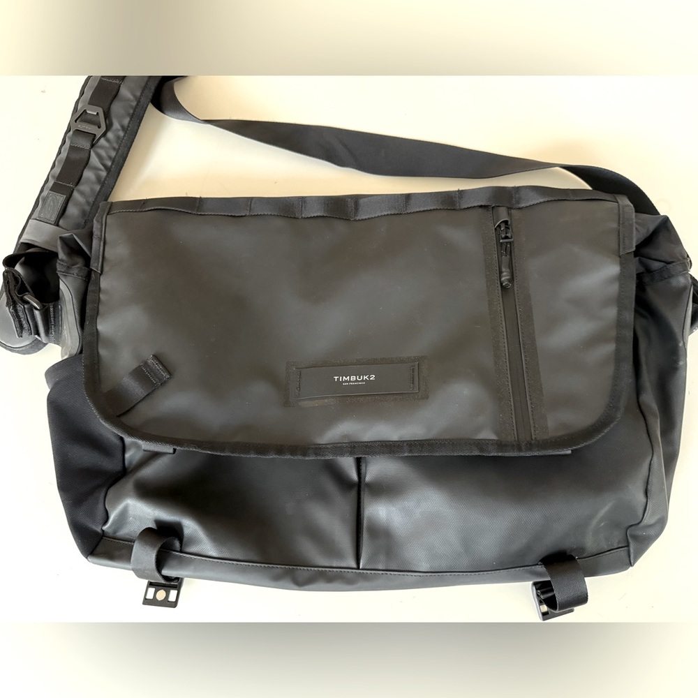 Timbuk2 especial stash messenger bag Like New